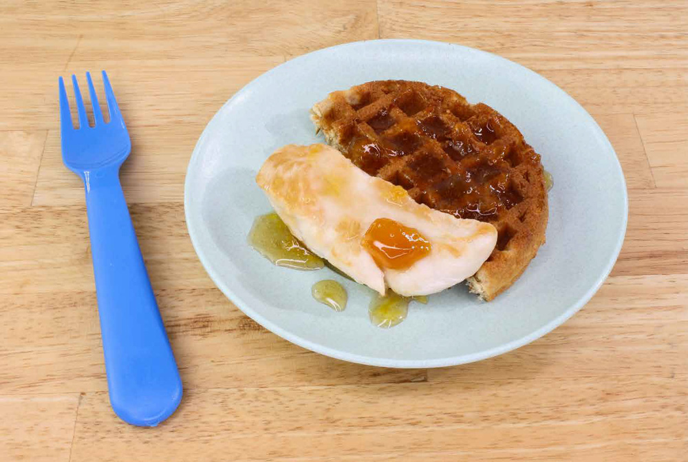 Pollo Y Waffles Con Glaseado De Arce Y Durazno
