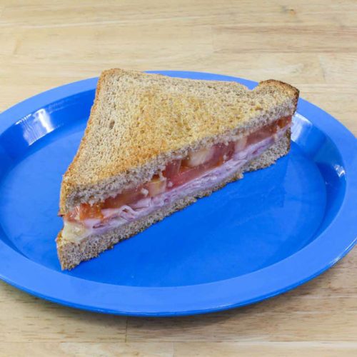 Sándwiches Tostados De Queso, Jamón Y Tomate
