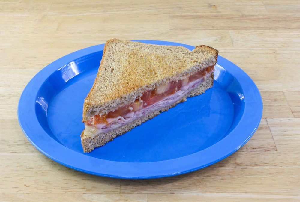 Sándwiches Tostados De Queso, Jamón Y Tomate