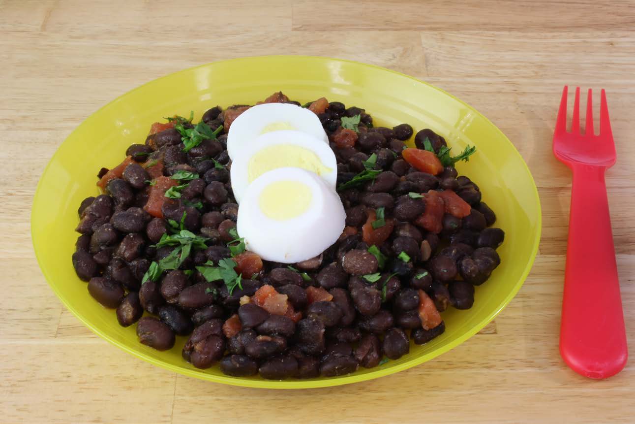 Desayuno De Frijoles Negros Con Huevo