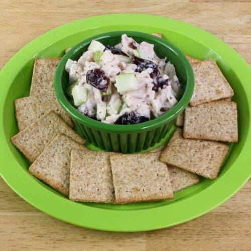 Ensalada De Pollo Y Frutas Con Galletas Crackers