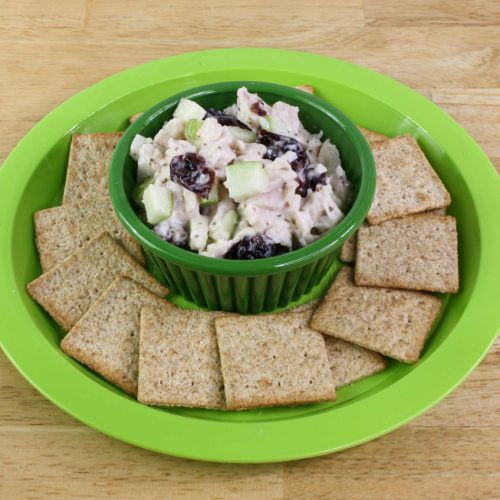 Ensalada De Pollo Y Frutas Con Galletas Crackers