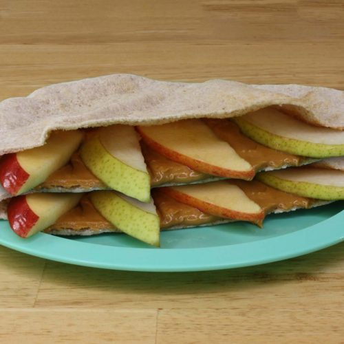 Pan Pita Con Fruta Y Mantequilla De Maní