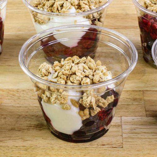 Yogur Parfait Con Frutas Del Bosque